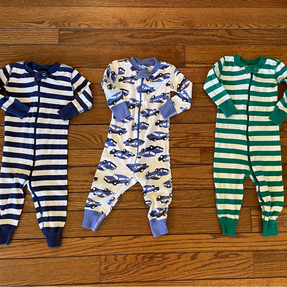 Hannah Andersson 3-Pack Boys Footie Pajamas in Navy, Blue & Green